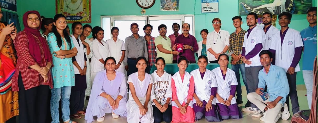 अजय हॉस्पिटल में केक काटकर मनाया डॉक्टर्स डे