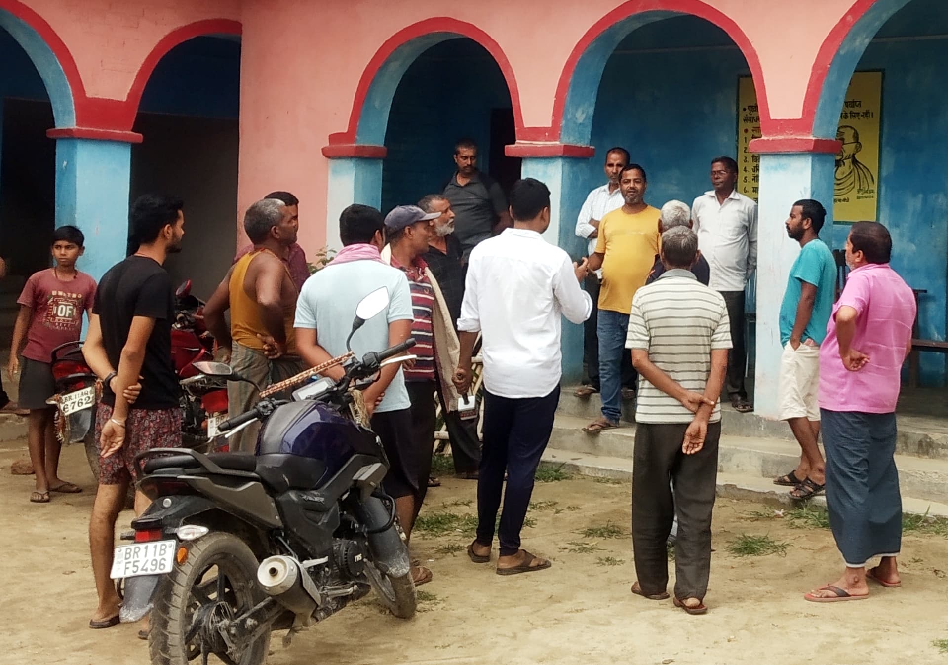 छात्रा अपहरण के आरोपित शिक्षक की दोबारा उसी स्कूल में तैनाती पर हंगामा