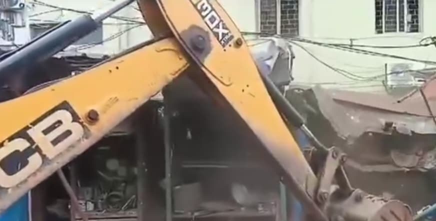 बर्दवान में दूसरे दिन भी अतिक्रमण पर चला बुलडोजर