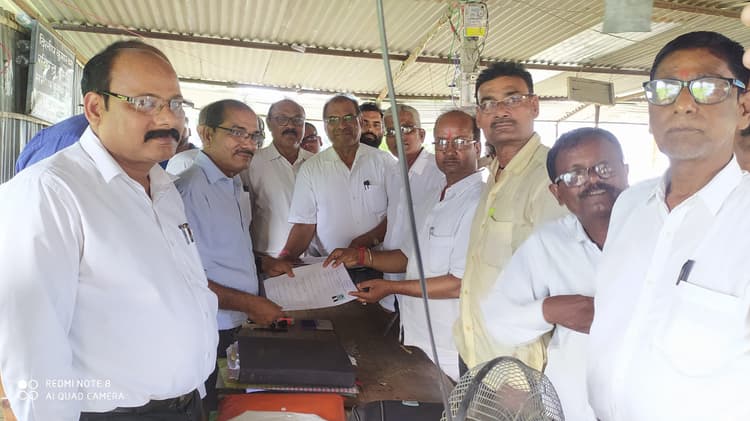 एडवोकेट एसोसिएशन के चुनाव को लेकर दूसरे दिन दो अभ्यर्थियों ने किया नामांकन पत्र दाखिल