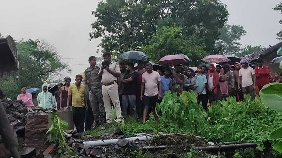 नाला में बहा युवक, तलाश जारी