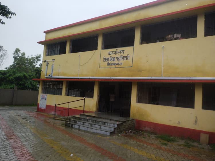 गुलजार रहने वाला शिक्षा विभाग कार्यालय दिखा वीरान, कुछ भी बताने से कर्मी कर रहे परहेज