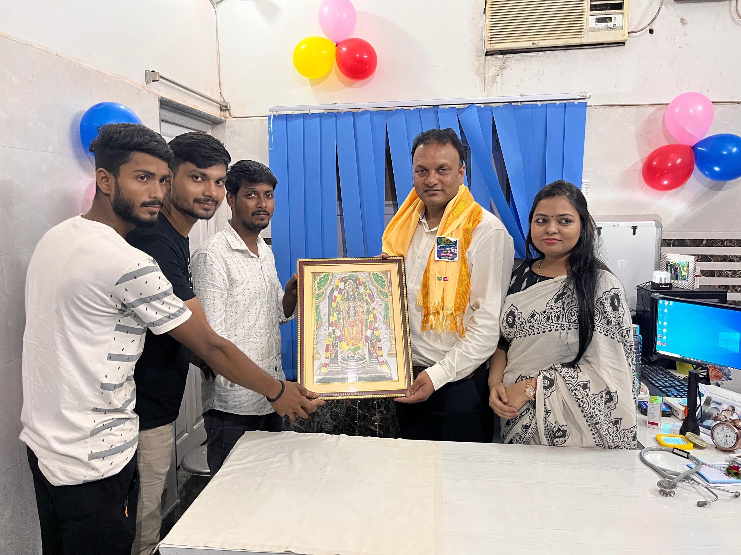 डाक्टर्स डे पर वीर शिवा जी सेना ने चिकित्सकों को किया सम्मानित