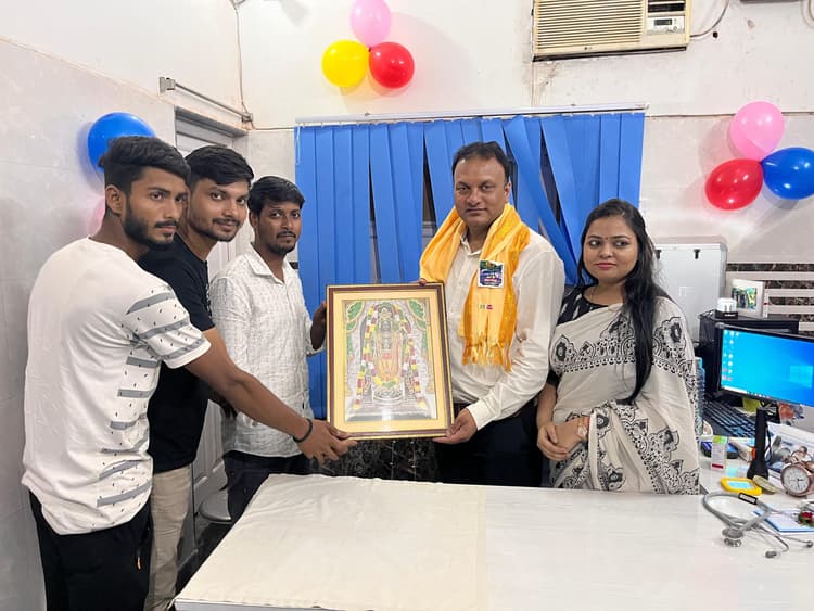 डाक्टर्स डे पर वीर शिवा जी सेना ने चिकित्सकों को किया सम्मानित