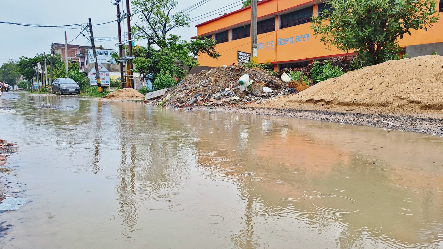 मॉनसून के दस्तक देने के साथ ही किसानों के चेहरे खिले