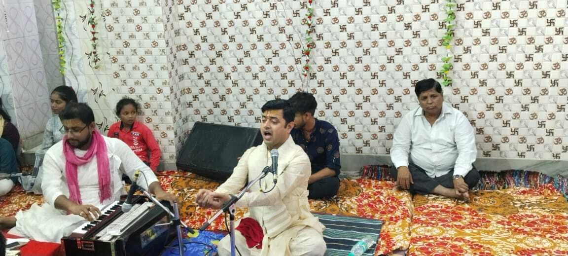 वृंदावन को ह्रदय में बसा लो जीवन आनंद से भर जायेगा :  महाराज