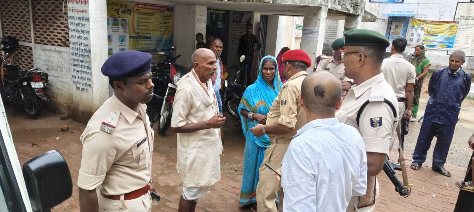 प्रसूता की डिलीवरी के बाद खुशहाली के रुपये बांटने पर महिला के ससुर व भाई के बीच जमकर हुई मारपीट