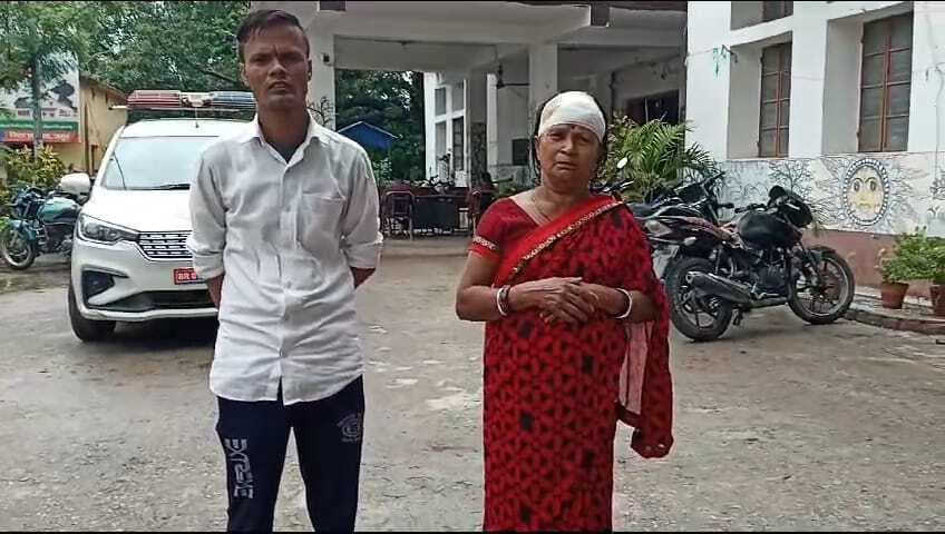 पड़ोसियों ने मां व बेटे को पीटकर किया घायल