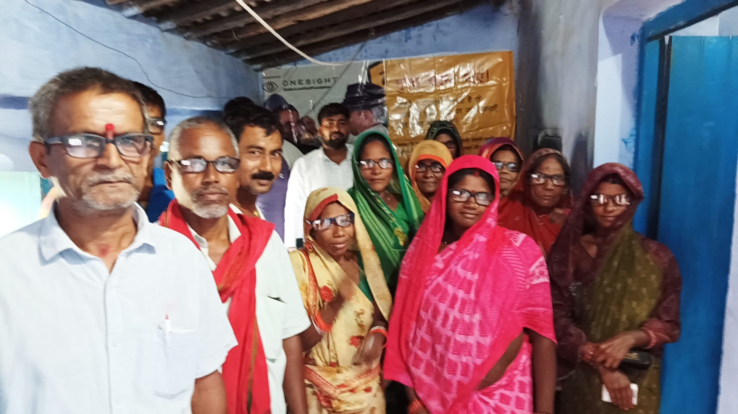 कैंप में जांच कर किया गया नि:शुल्क चश्मा का वितरण