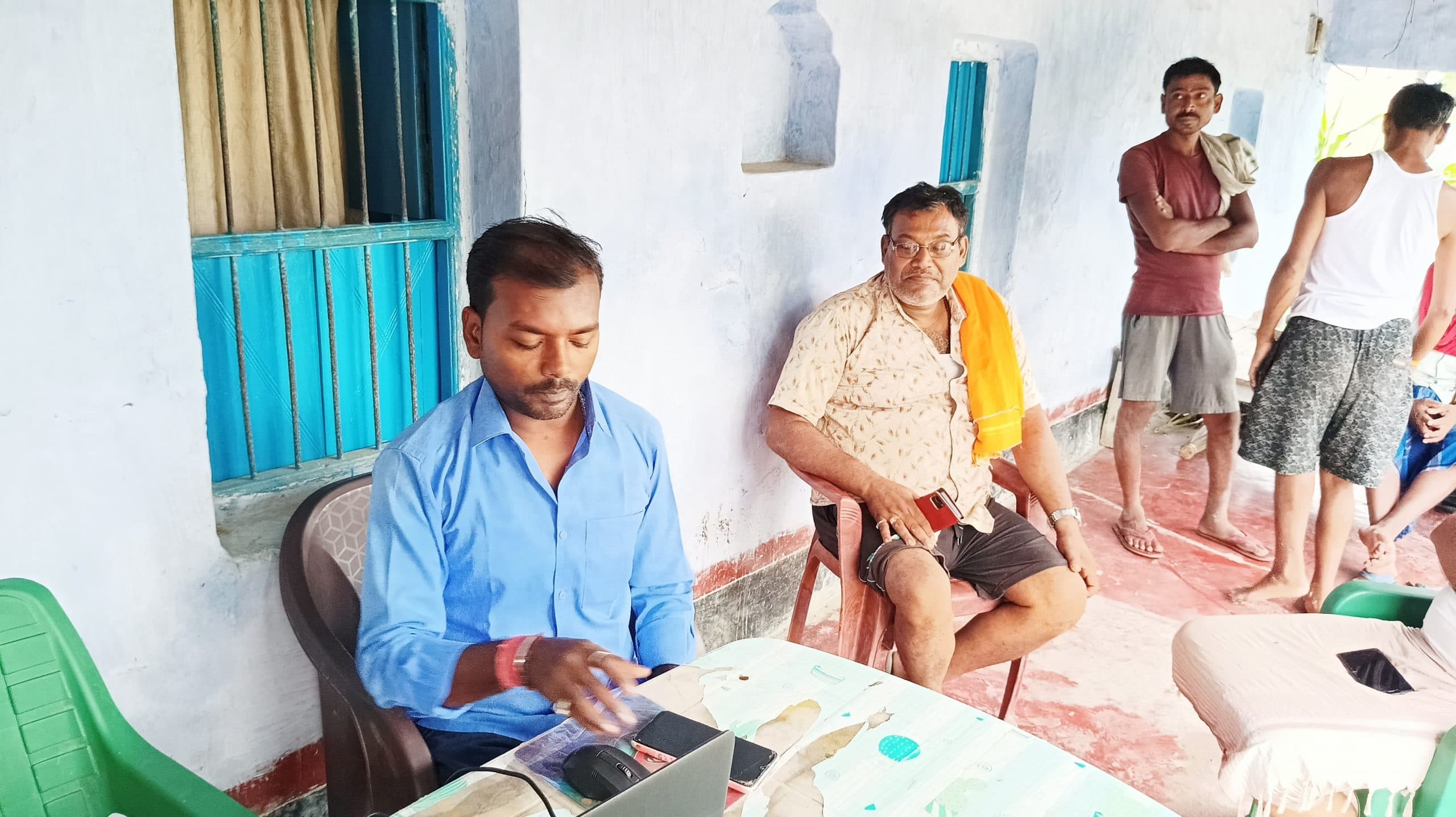 कैंप लगा कर बनाया गया आयुष्मान कार्ड