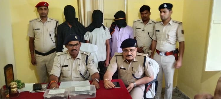 चकिया व मुजफ्फरपुर में थी बैंक लूट की योजना, कुख्यात सहित तीन गिरफ्तार
