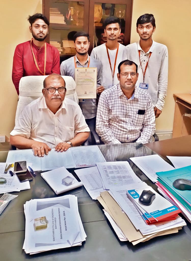 अब ट्रेनों में बिना पंखे के हवा लेंगे यात्री, बिजली की होगी बचत