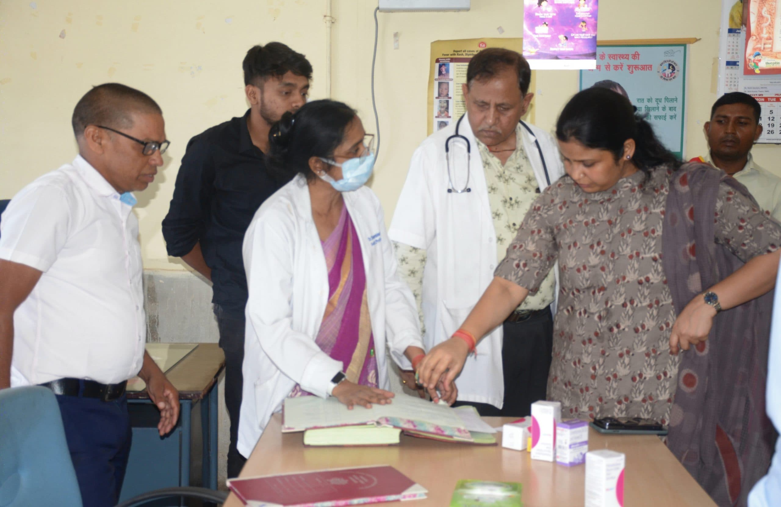 SNMMCH : ओपीडी ड्यूटी से गायब मिले चिकित्सक, सफाई व्यवस्था देख भड़की उपायुक्त