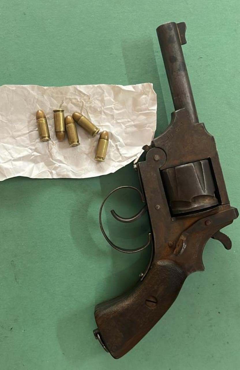 होटल से पिस्टल समेत पांच कारतूस बरामद, चार युवकों से पूछताछ के बाद छोड़ा