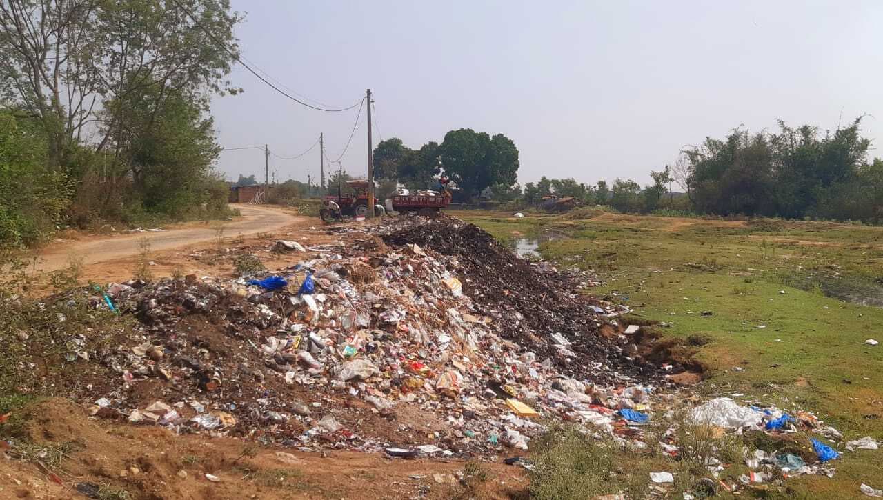 सफाई कार्य का सुपरवाइजर नहीं कर रहा मॉनिटरिंग, जहां-तहां कूड़ा-कचरा का ढेर