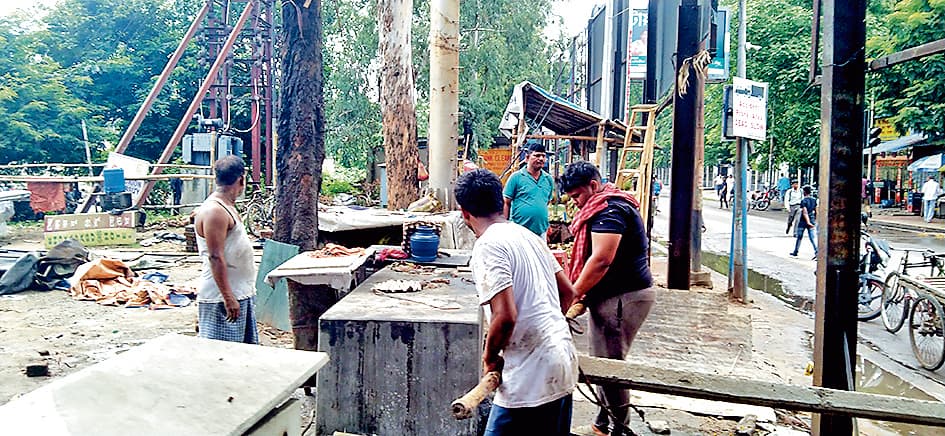 सख्ती के बाद कब्जा खुद छोड़ने लगे लोग