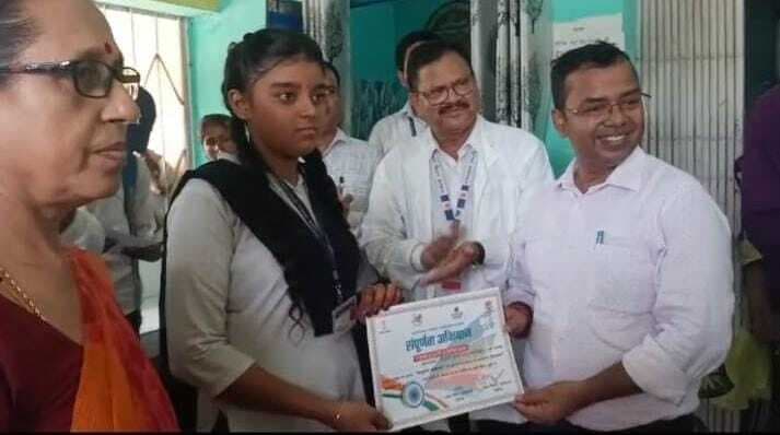 पेंटिंग प्रतियोगिता में मध्य विद्यालय माणिकपुर के बच्चे अव्वल