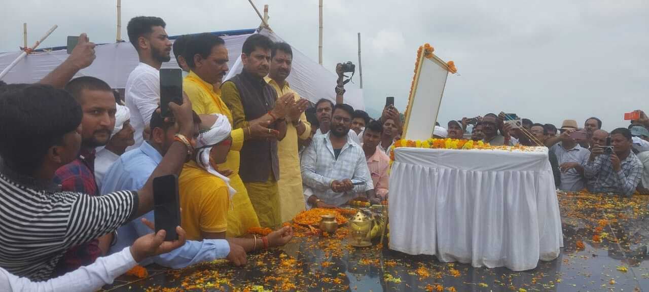 सदैव अपने कर्म व संघर्ष पर विश्वास रखते थे नरेंद्र सिंह