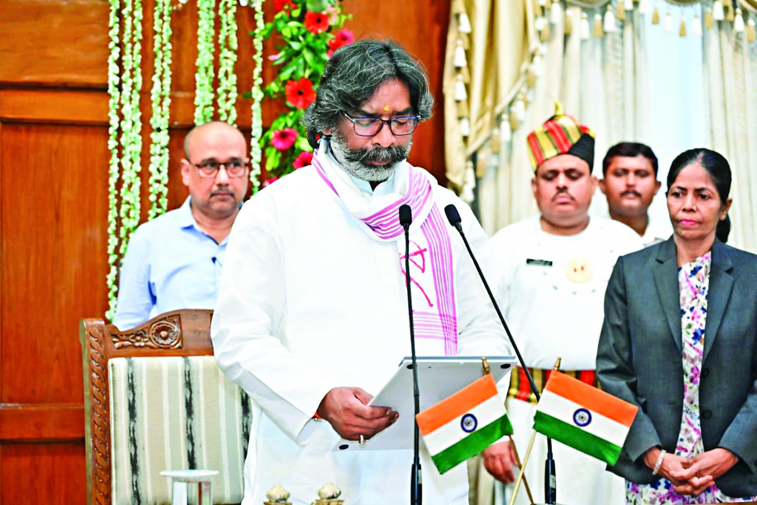 हेमंत ने ली शपथ, आठ को करेंगे विश्वास मत हासिल, नौ को हो सकता है कैबिनेट विस्तार