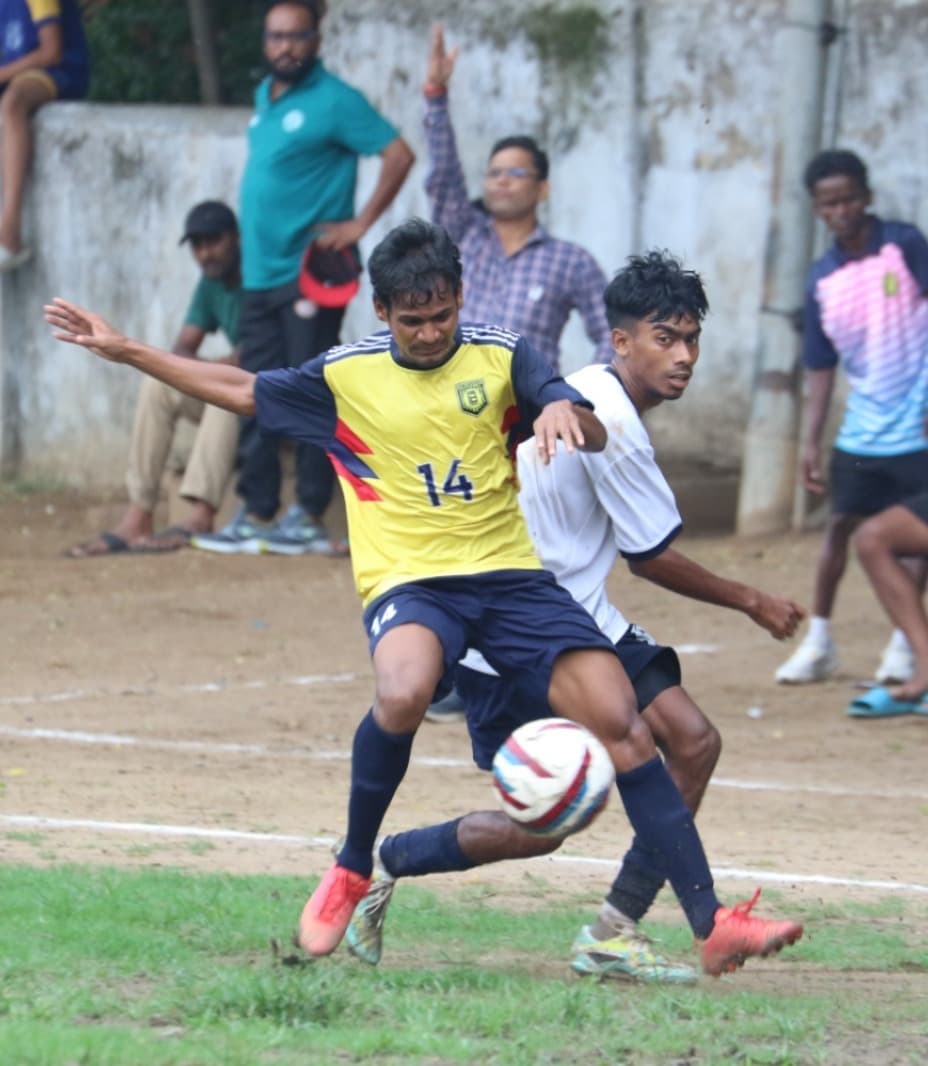 ए डिवीजन में झारखंड ब्यार और हांसदा स्टार की टीमें जीतीं