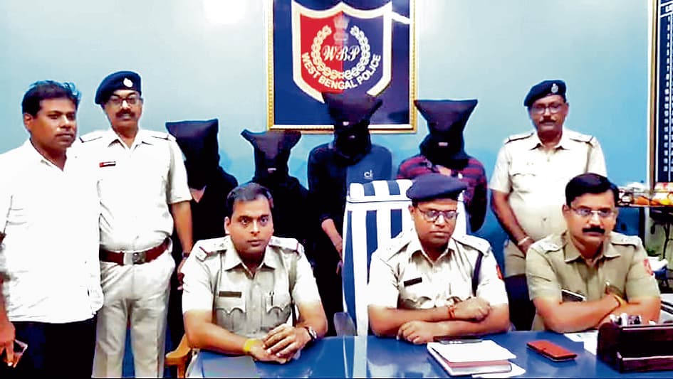 सिंगूर : स्वर्ण व्यवसायी से लूट के मामले में पकड़े गये चार