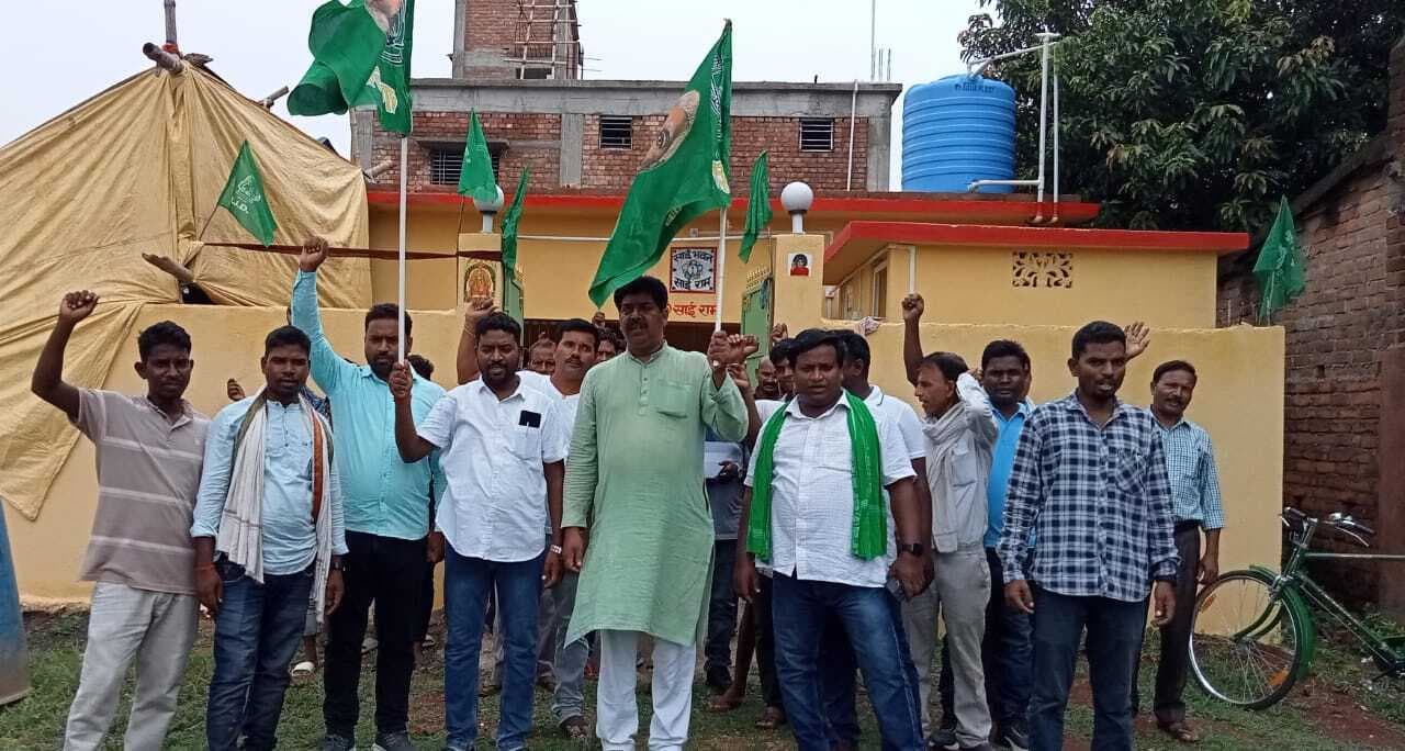 राष्ट्रीय जनता दल ने मनाया 28वां स्थापना दिवस, चुनावी तैयारी पर हुई चर्चा