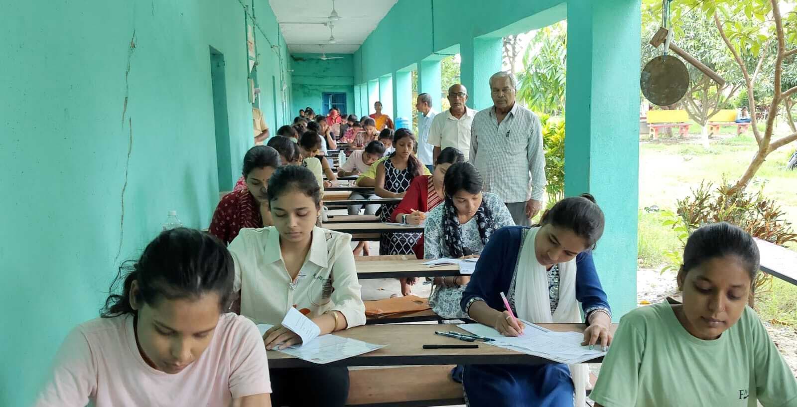 स्नातक पार्ट टू की परीक्षा में चार परीक्षार्थी रहे अनुपस्थित