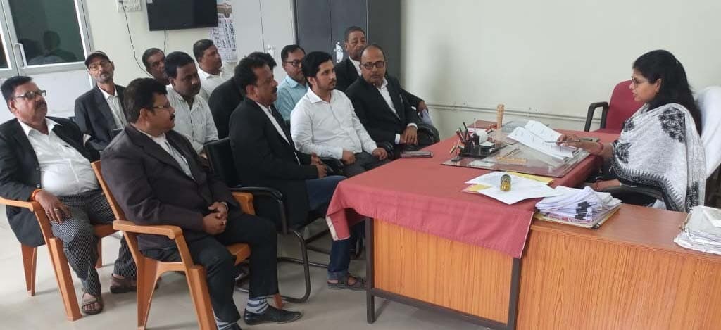 मोटर दुर्घटना बीमा दावा वाद से संबंधित अधिवक्ता के साथ बैठक