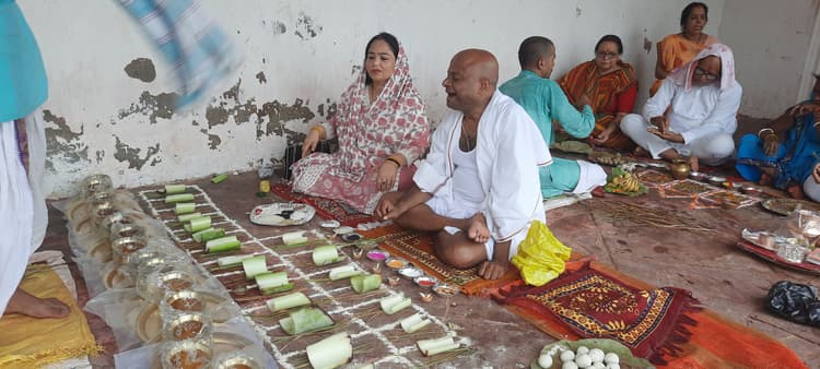 सीतामढ़ी के पूर्व सांसद अर्जुन राय ने पितरों का किया पिंडदान