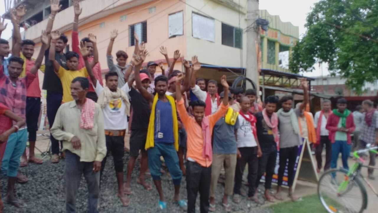 मजदूरी बढ़ोतरी की मांग को लेकर सफाई कर्मियों ने किया हड़ताल