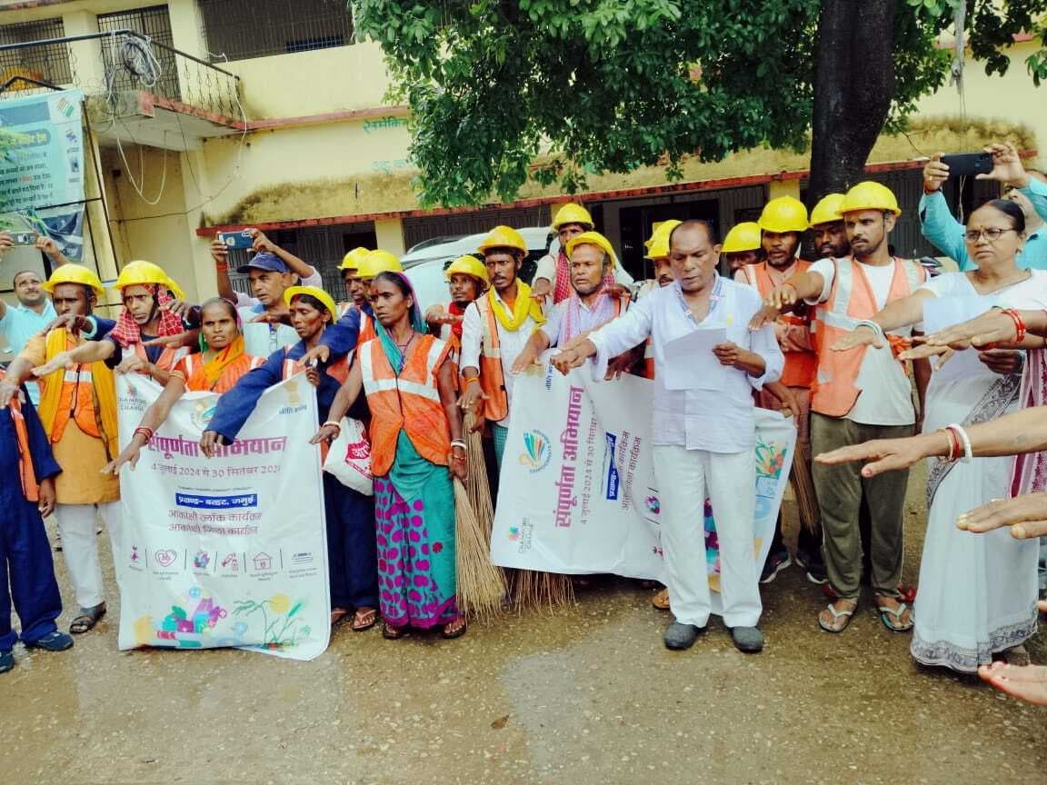 संपूर्णता अभियान का हुआ शुभारंभ, निकाली गयी स्वच्छता रैली