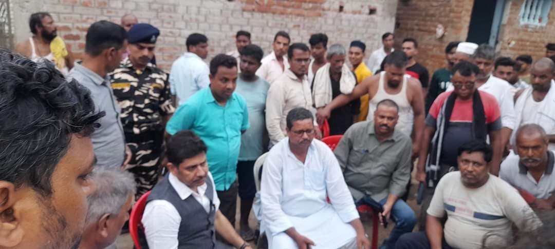 मृत किशोर के परिजनों से मिले पूर्व विधायक, बंधाया ढाढ़स