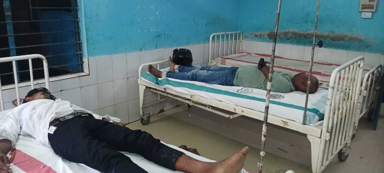 दो बाइकों की टक्कर में दोनों सवार घायल