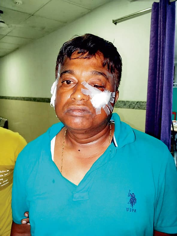 रेलवे की टीम पर अवैध कब्जा करनेवालों ने कर दिया हमला