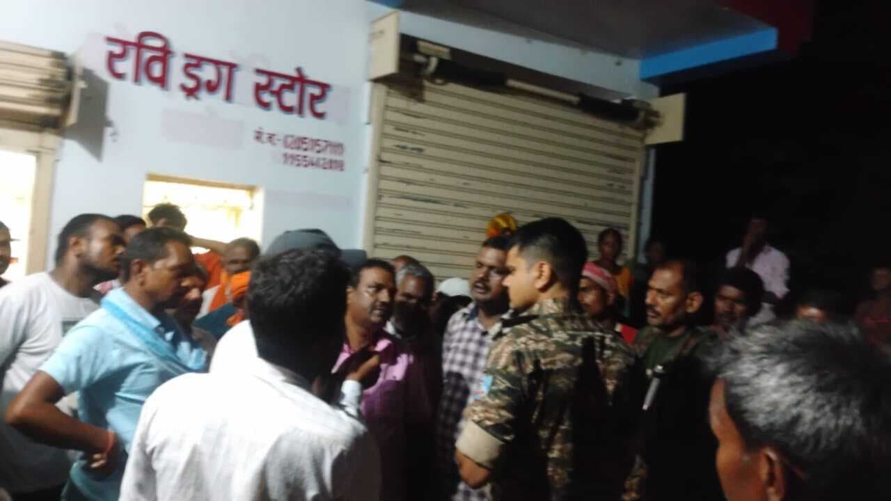 बिच्छू के काटने के बाद इलाज के दौरान युवक की मौत, क्लिनिक पर हंगामा