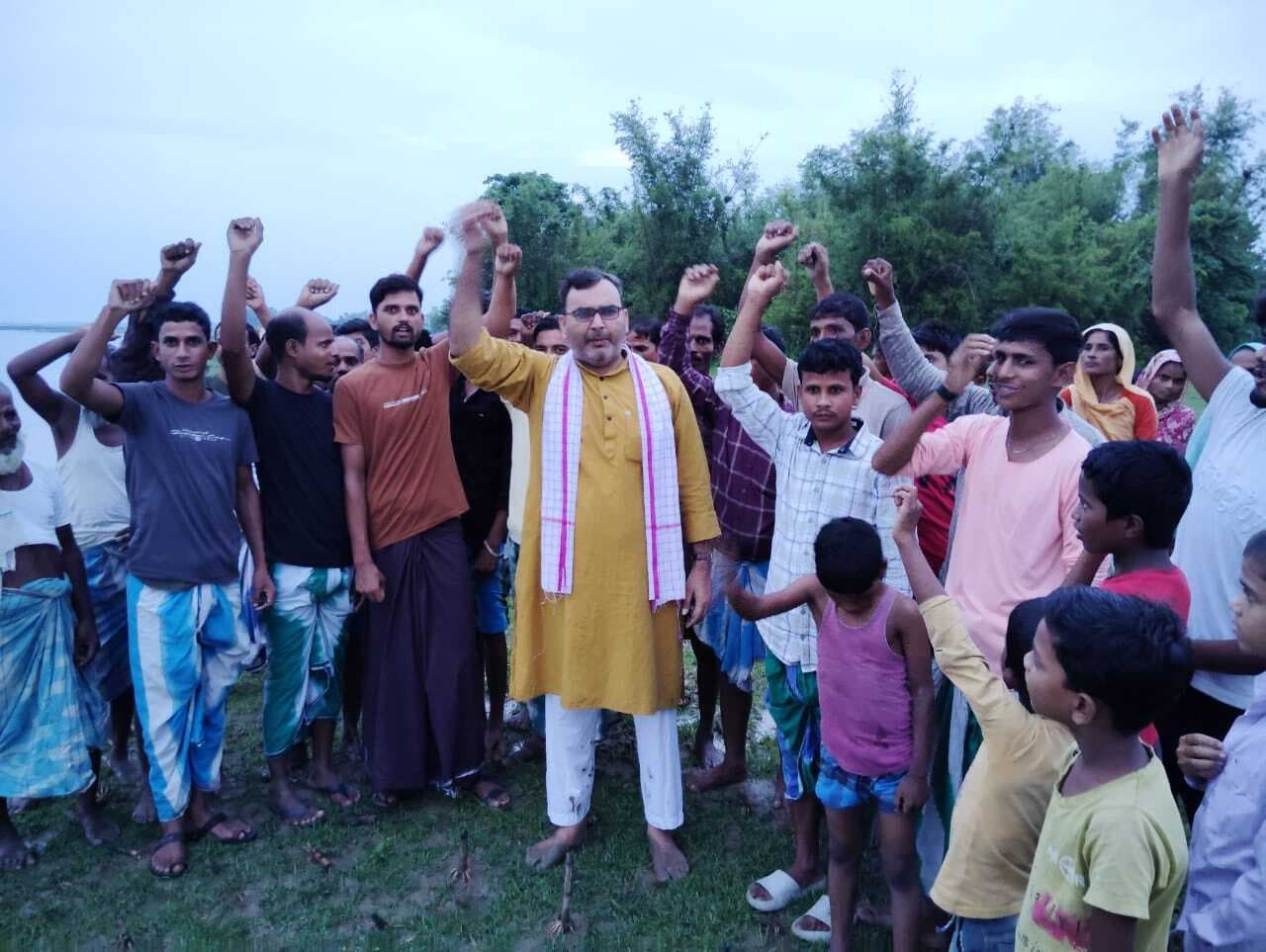 महानंदा नदी से हो रहा कटाव, आलापोखर, सदापुर, मेंहदीपुर गांव का अस्तित्व खतरे में