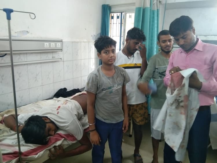 गांधी रोड में दो छात्रों के बीच मारपीट, दो छात्रों को मारा चाकू