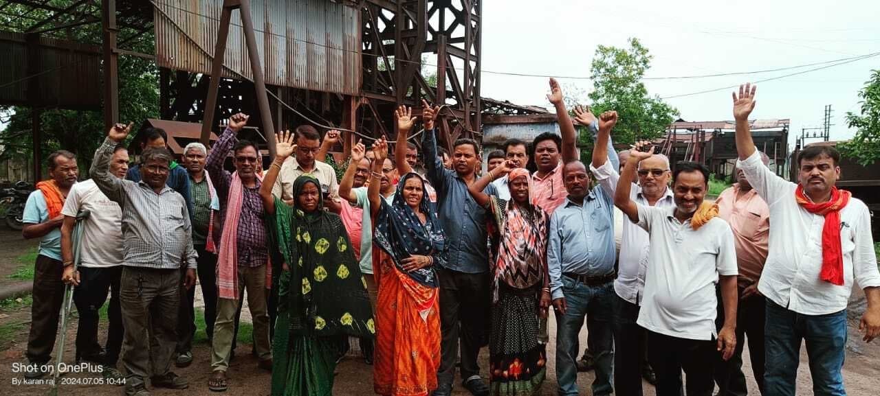 कर्मियों के साथ मारपीट के बाद कर्मियों ने किया कार्य बहिष्कार