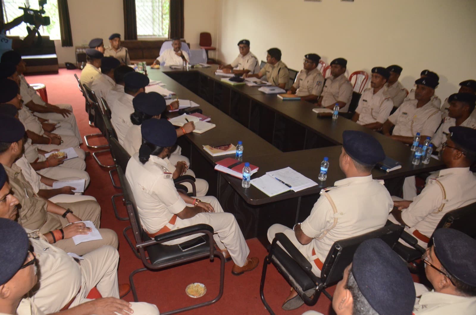 टाउन पुलिसिंग को ले एसएसपी ने बैठक,शहर में होने वाली चोरी को रोकने की बनी योजना