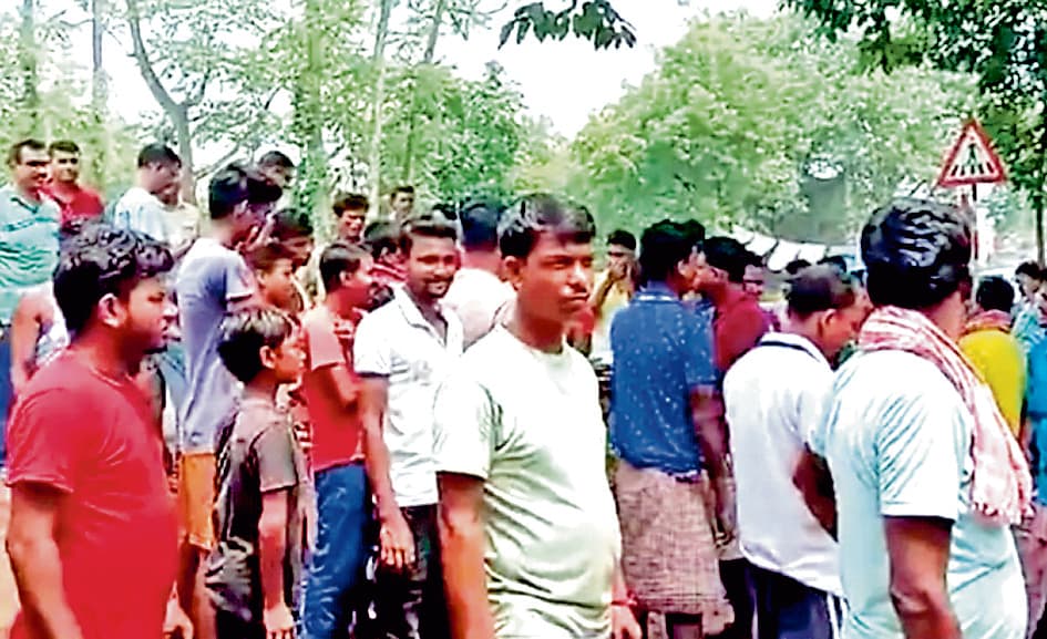 गोदाम से निकलने वाली दुर्गंध के खिलाफ प्रदर्शन