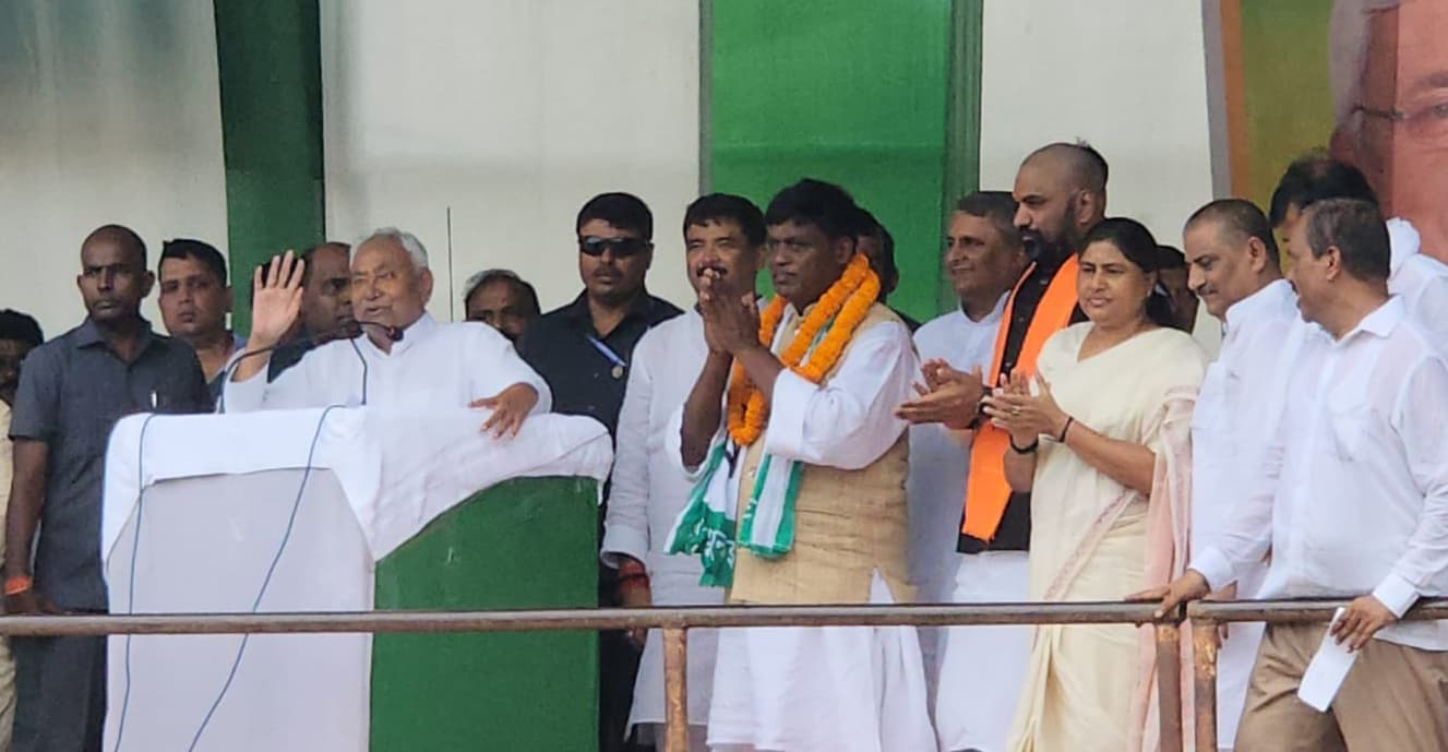 पांच साल में 10 लाख नौकरी का वायदा पर दे रहे 12.33 लाख : नीतीश