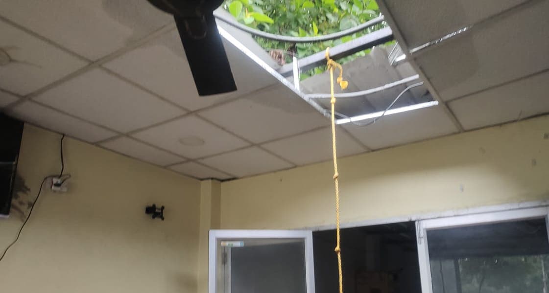 कृषि उपकरण दुकान से पांच लाख नगद की चोरी, छत का टीना तोड़ कर अंदर प्रवेश किया चोर