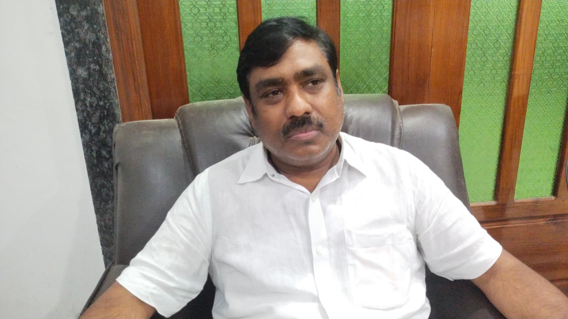 सांसद क्षेत्र की समस्याओं पर ध्यान दें, मेरे खिलाफ छुटभैये नेताओं से न करवायें बयानबाजी: तौसीफ