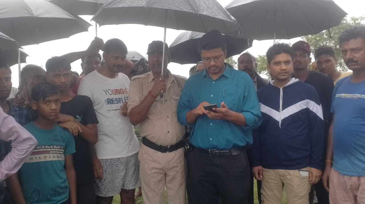 गंडक नदी में नाव डूबी एक 50 वर्षीय एक महिला डूबी