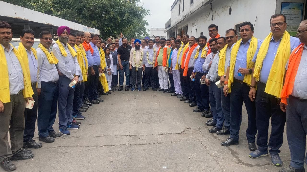 टाटा मोटर्स के पदाधिकारियों को किया गया सम्मानित