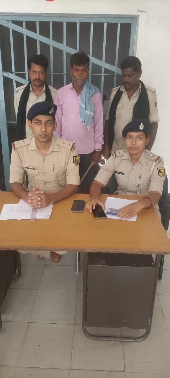 माधोपुर दिघरुआ से शराब जब्त, तस्कर गिरफ्तार