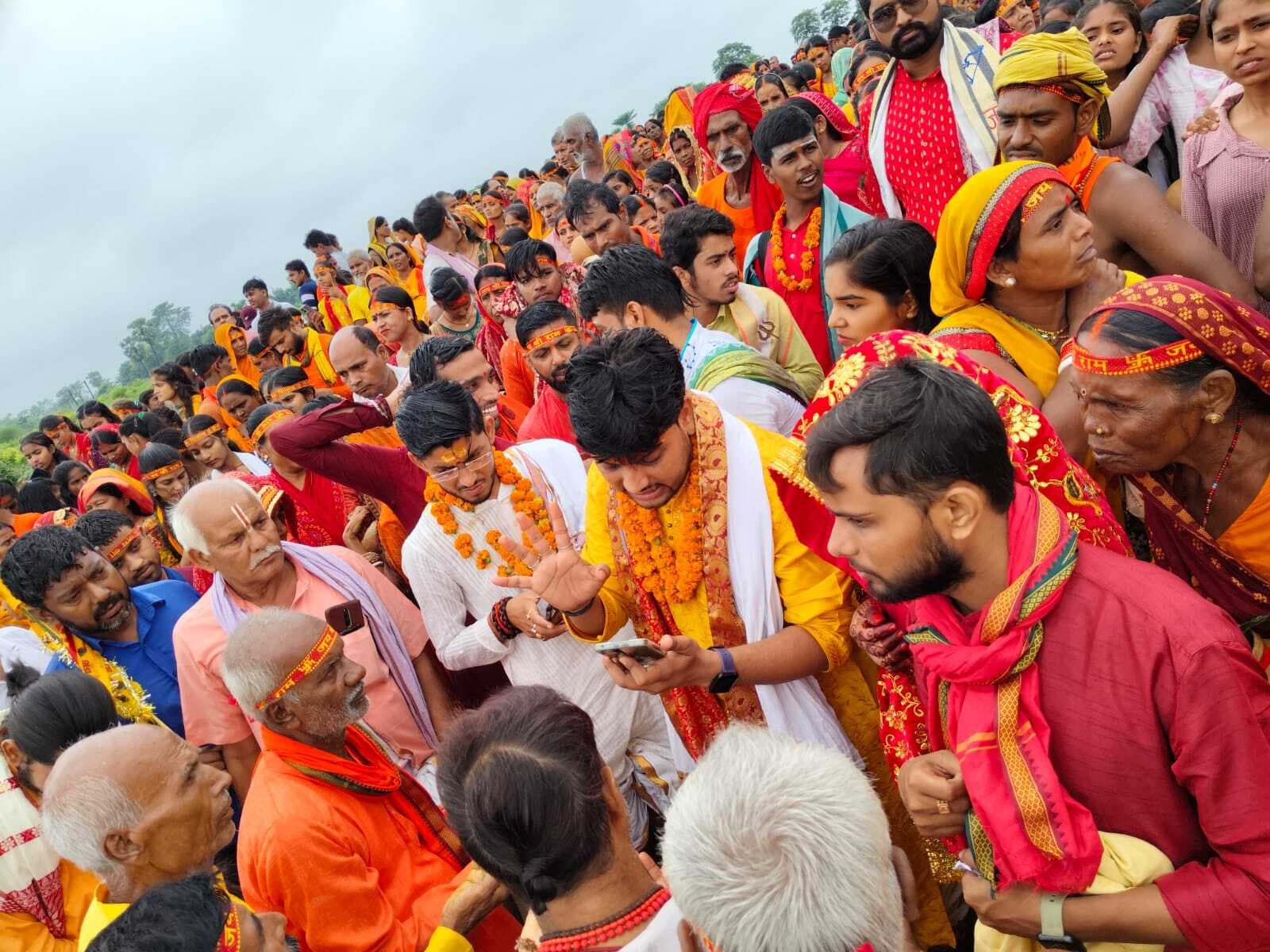 हनुमत महायज्ञ को लेकर निकाली गयी भव्य कलश यात्रा