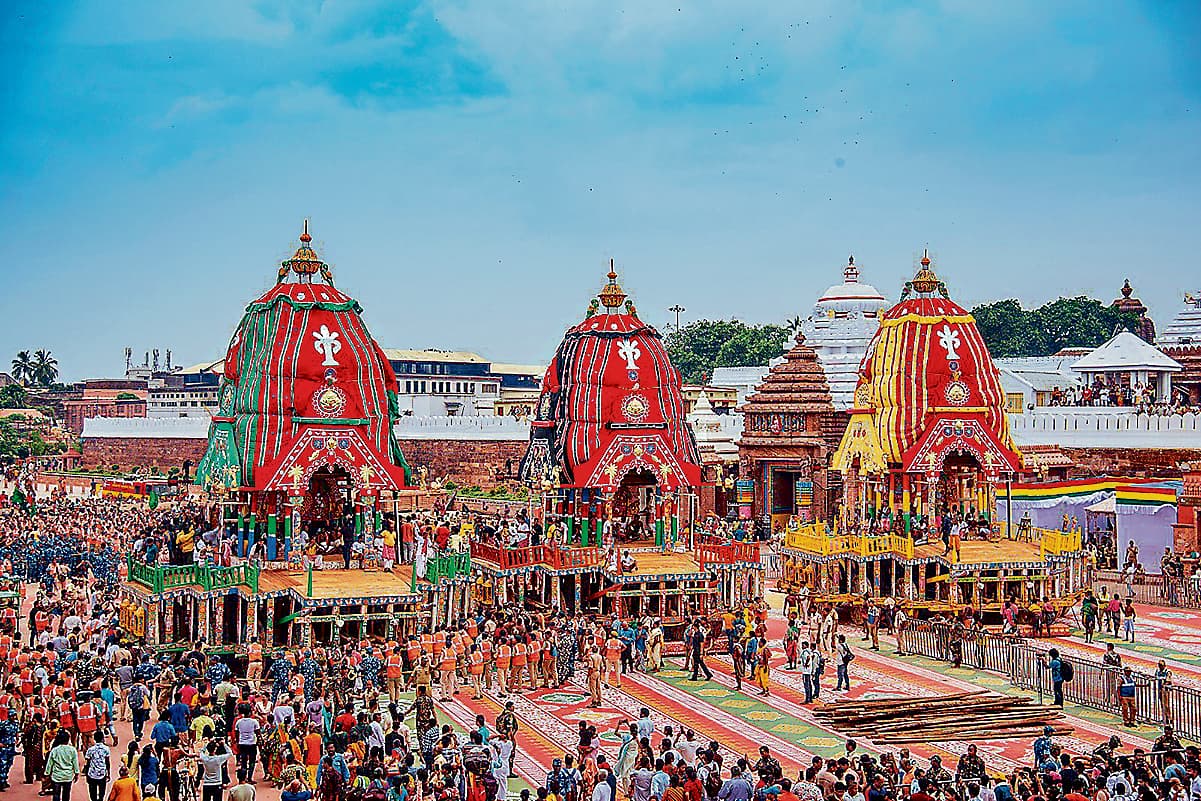 सिंहद्वार के सामने पहुंचे तीनों रथ, श्रीजगन्नाथजी की प्रसिद्ध गुंडिचा रथयात्रा आज