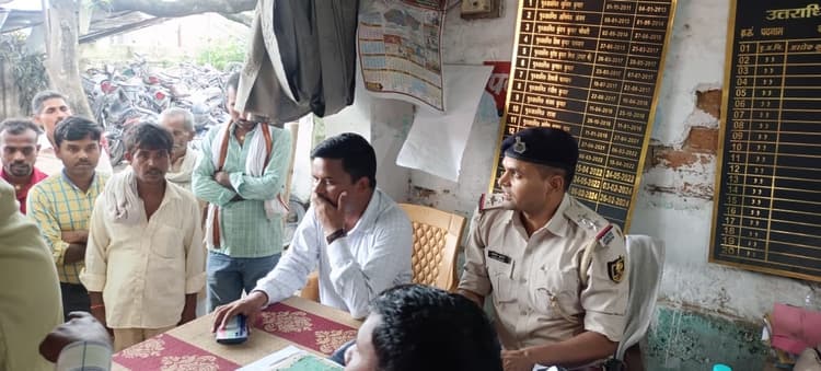 जनता दरबार में सुने गये भूमि विवाद के मामले