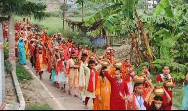 नवरात्र महायज्ञ को लेकर निकाली गयी कलश शोभा यात्रा